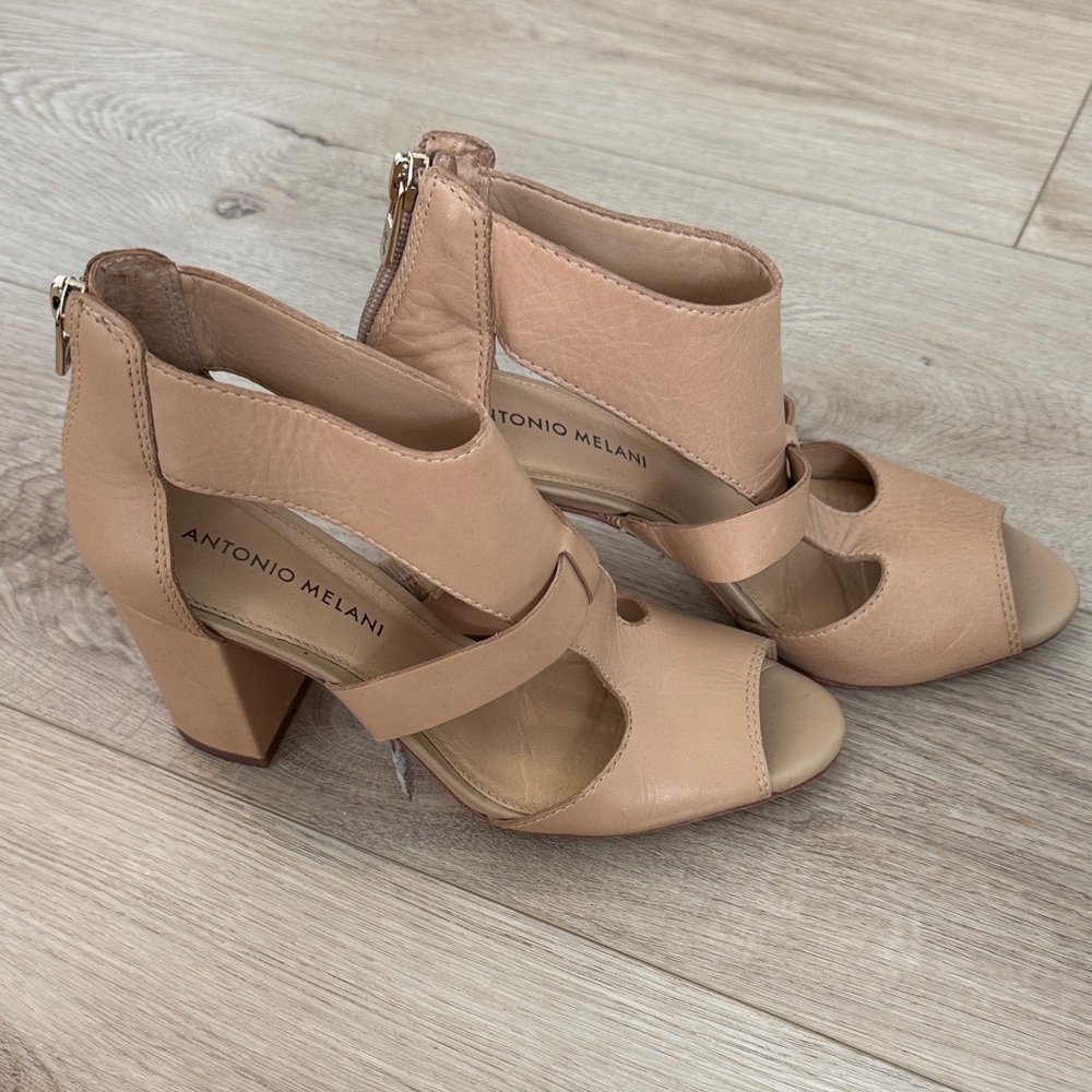 Antonio Melani Nude Leather Cutout Block Heel Sandals Size 6.5